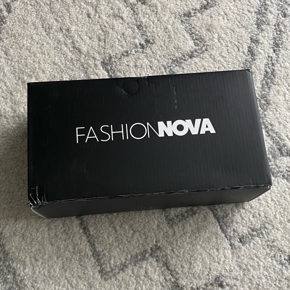 NWOT- Fashion Nova Black & Gold Tie Up Heeled Sandals - Picture 6 of 12